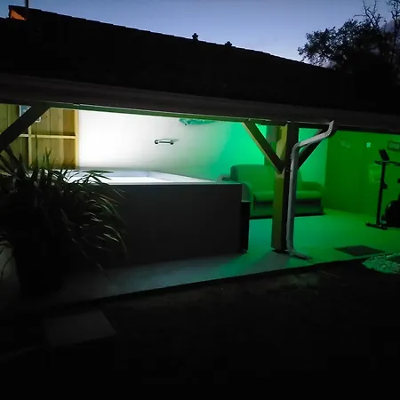 Avec Piscine Et Espace Bien-etre Partages Entre Bordeaux Et Lacanau Ocean (adults Only) * Brach