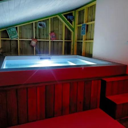 Сasa de vacaciones Gîte avec piscine et espace bien-être partagés entre Bordeaux et Lacanau océan Brach