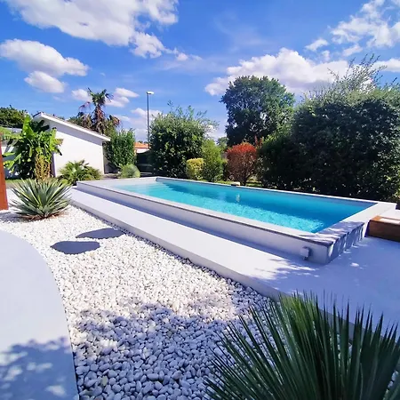 Avec Piscine Et Espace Bien-etre Partages Entre Bordeaux Et Lacanau Ocean (adults Only) Holiday home *